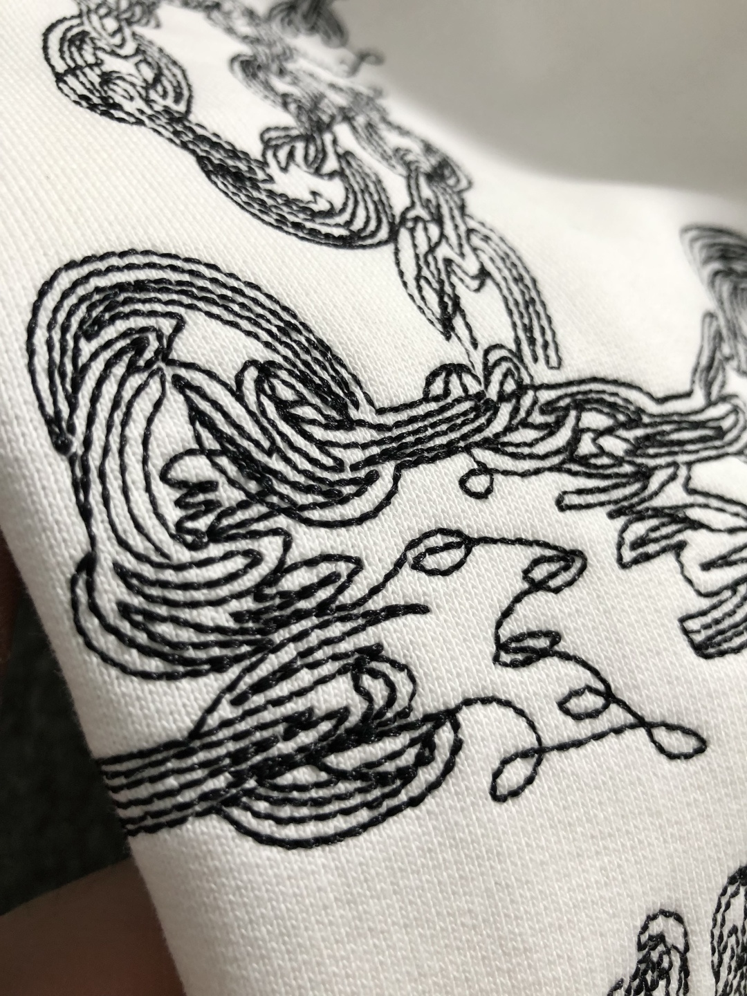 L牌*微宽版型S-Xl25最新最顶级线绣圆领卫衣，最顶级的品质专柜原单短袖，顶级制作工艺进口面料，专柜款