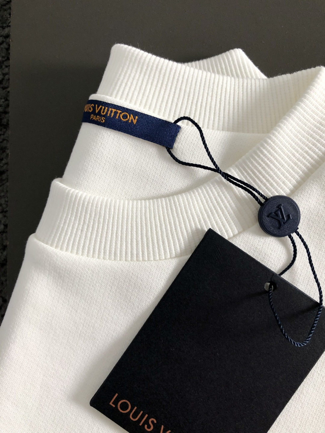 L牌*微宽版型S-Xl25最新最顶级线绣圆领卫衣，最顶级的品质专柜原单短袖，顶级制作工艺进口面料，专柜款