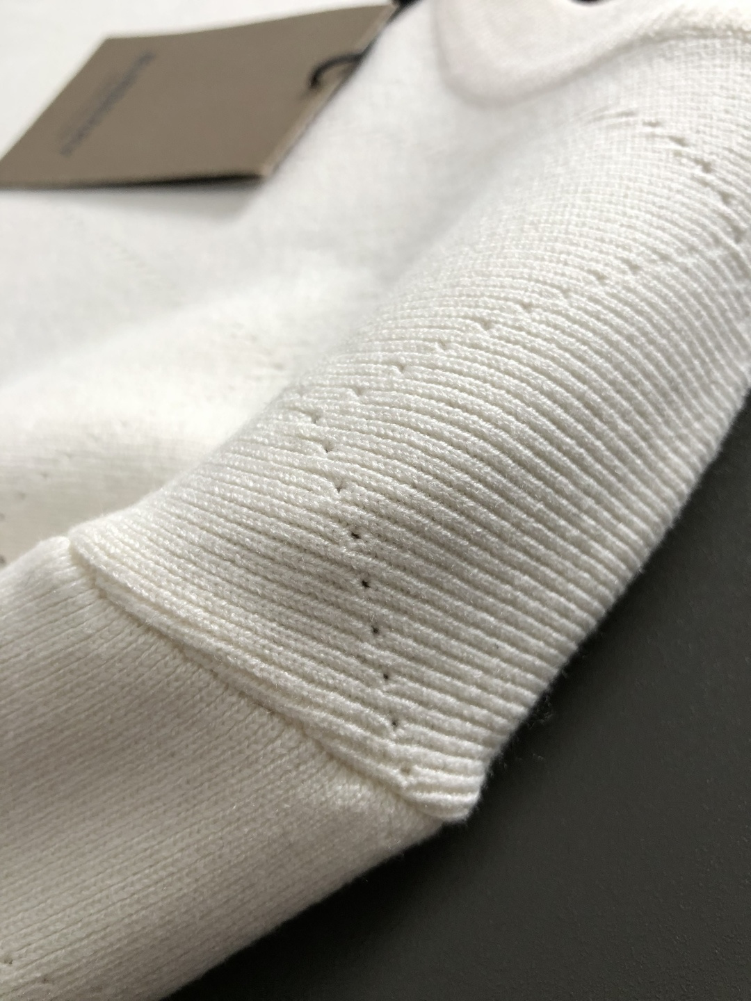 BBR**微宽版型M-xxxl2025秋冬格纹羊毛衫，以撞色格纹拼接工艺元素点缀为主调，巧妙镂空菱形格元