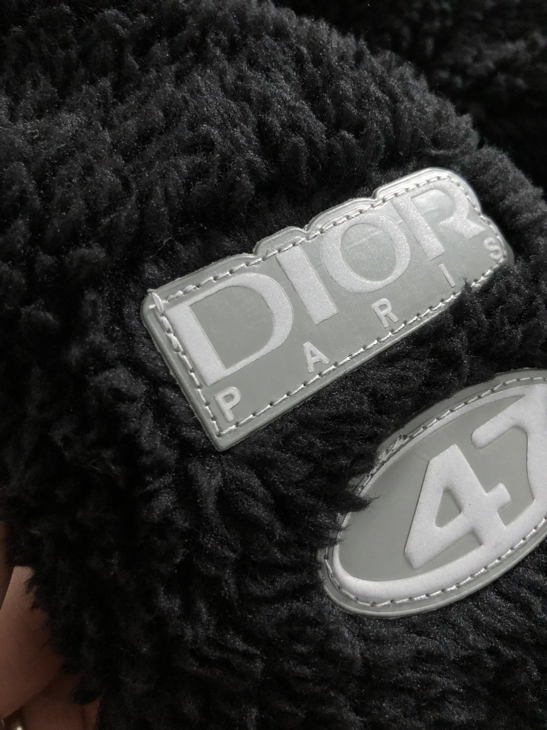 Dir*合身版型S-XXL2025秋冬潮牌精仿颗粒绒立领外套，以最远排列贴标主调，巧妙融入字母印花元素，