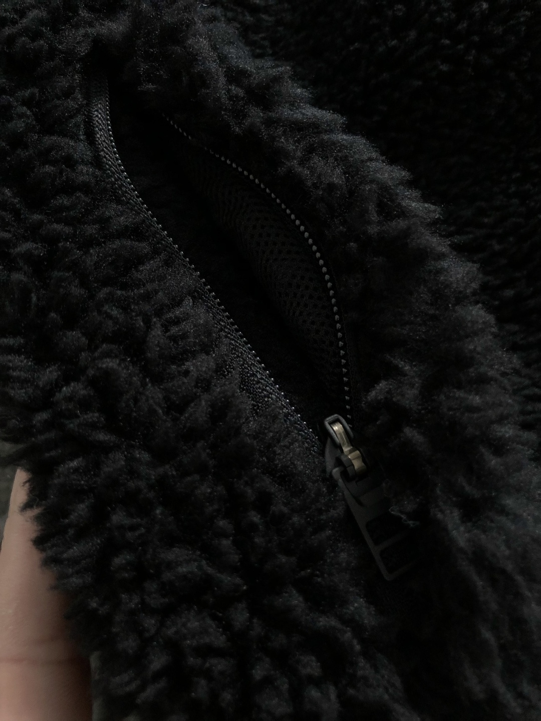 Dir*合身版型S-XXL2025秋冬潮牌精仿颗粒绒立领外套，以最远排列贴标主调，巧妙融入字母印花元素，