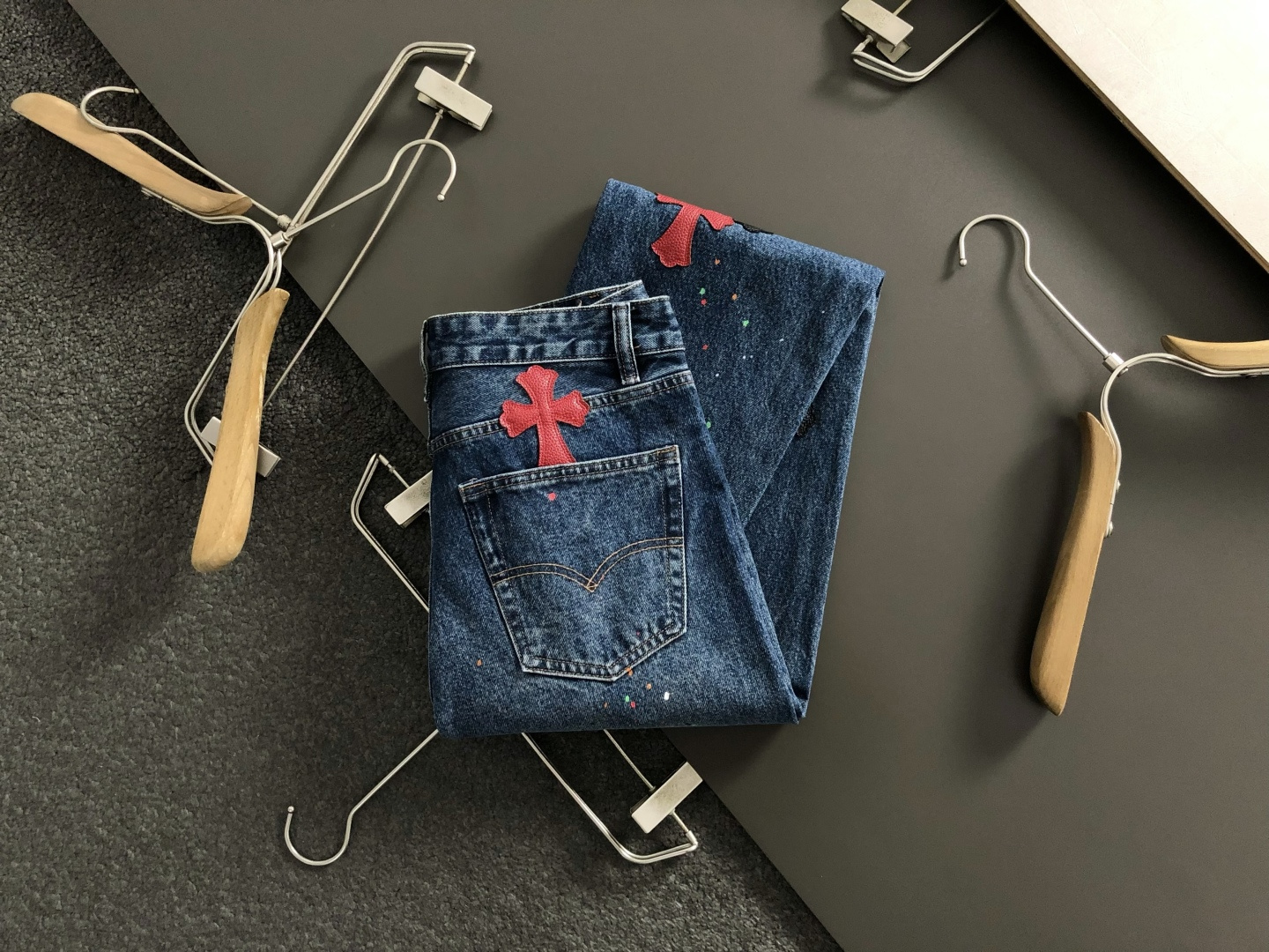 Ch*合身版型S-XXl25秋冬牛王顶级深蓝色十字贴皮牛仔裤，精致工艺专柜面料，顶级元素融合打造，3标齐