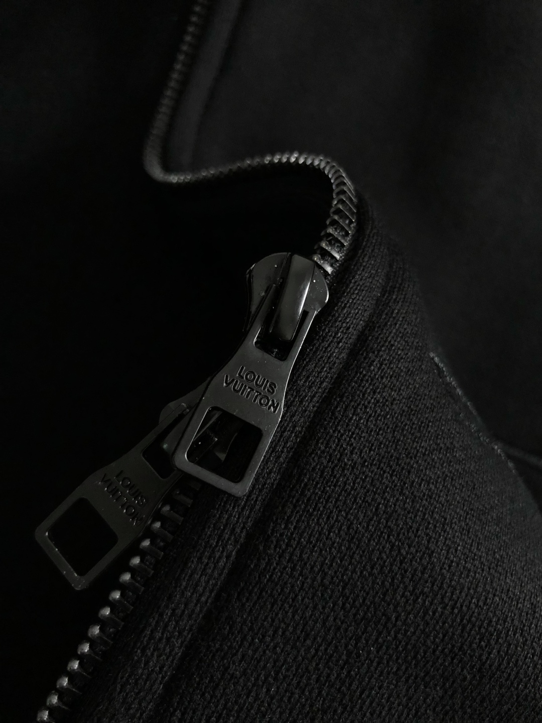 L牌*合身版型s-Xl2025秋冬拉链连帽卫衣，以帽子老花印花元素点缀为主调，融入拉绒拉链元素，打破传统