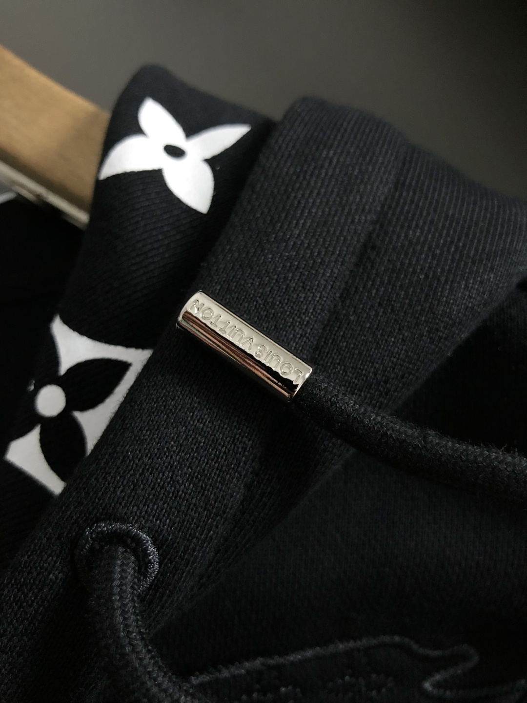 L牌*合身版型s-Xl2025秋冬拉链连帽卫衣，以帽子老花印花元素点缀为主调，融入拉绒拉链元素，打破传统