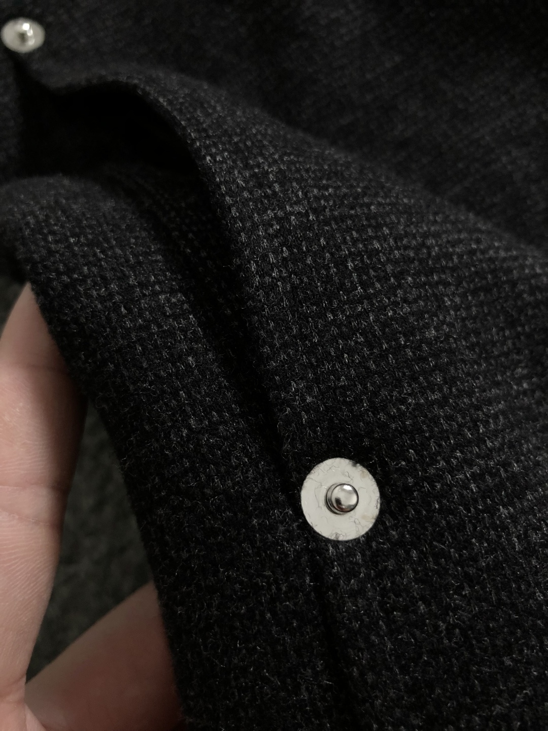 BV*合身版型M-xxxl2025秋冬拉链羊毛醋酸马甲，以黑色三角口袋元素点缀为主调，融入拉链元素，打破