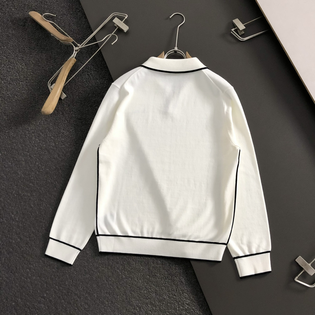 lP🆕*合身版型M-xxxl2025秋冬潮牌黑白撞色羊毛衫，以海鸥领口工艺元素点缀为主调，巧妙刺绣字母搭