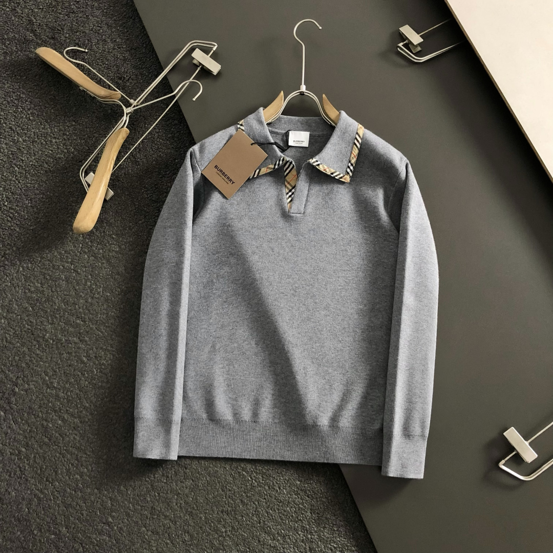 BBR**合身版型M-xxxl2025秋冬海鸥领羊毛衫，以格纹拼接工艺元素点缀为主调，巧妙融入后幅骑士贴