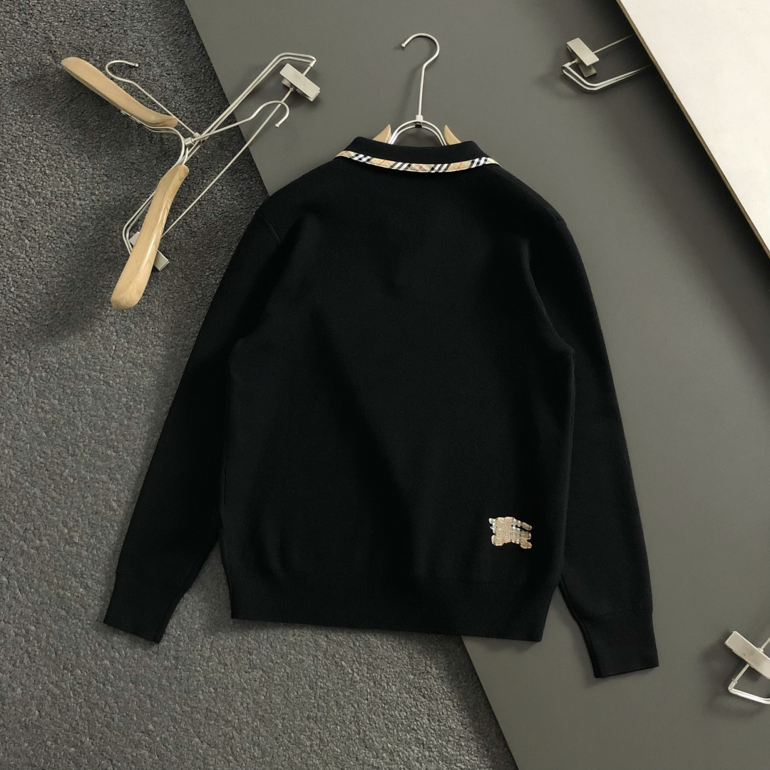 BBR**合身版型M-xxxl2025秋冬海鸥领羊毛衫，以格纹拼接工艺元素点缀为主调，巧妙融入后幅骑士贴