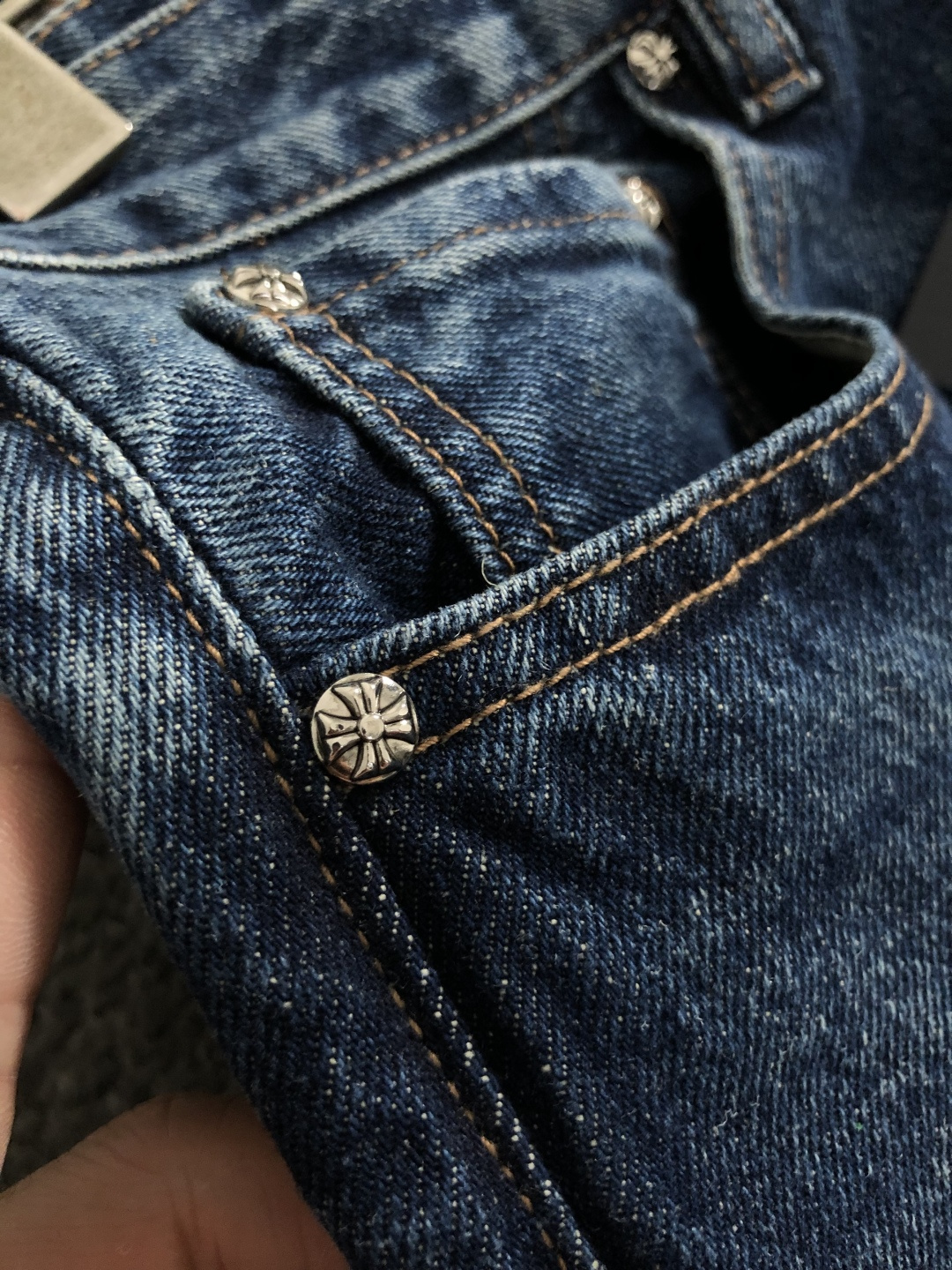 Ch*合身版型S-XXl25秋冬牛王顶级深蓝色十字贴皮牛仔裤，精致工艺专柜面料，顶级元素融合打造，3标齐