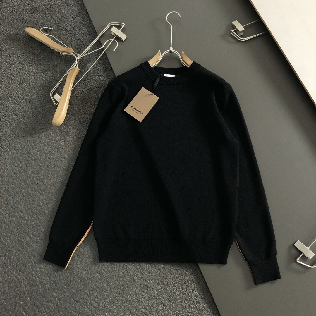 BBR**微宽版型M-xxxl2025秋冬格纹羊毛衫，以撞色格纹拼接工艺元素点缀为主调，巧妙镂空菱形格元
