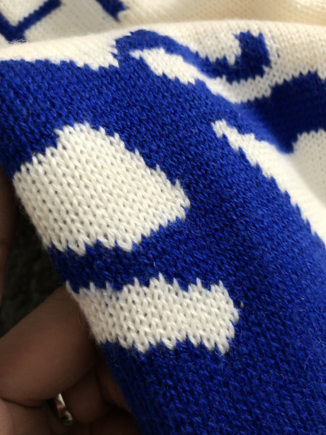 BBR*合身版型s-Xl2025秋冬圆领羊毛衫，以骑士字母提花点缀为主调，融入字母提花元素，打破传统羊毛