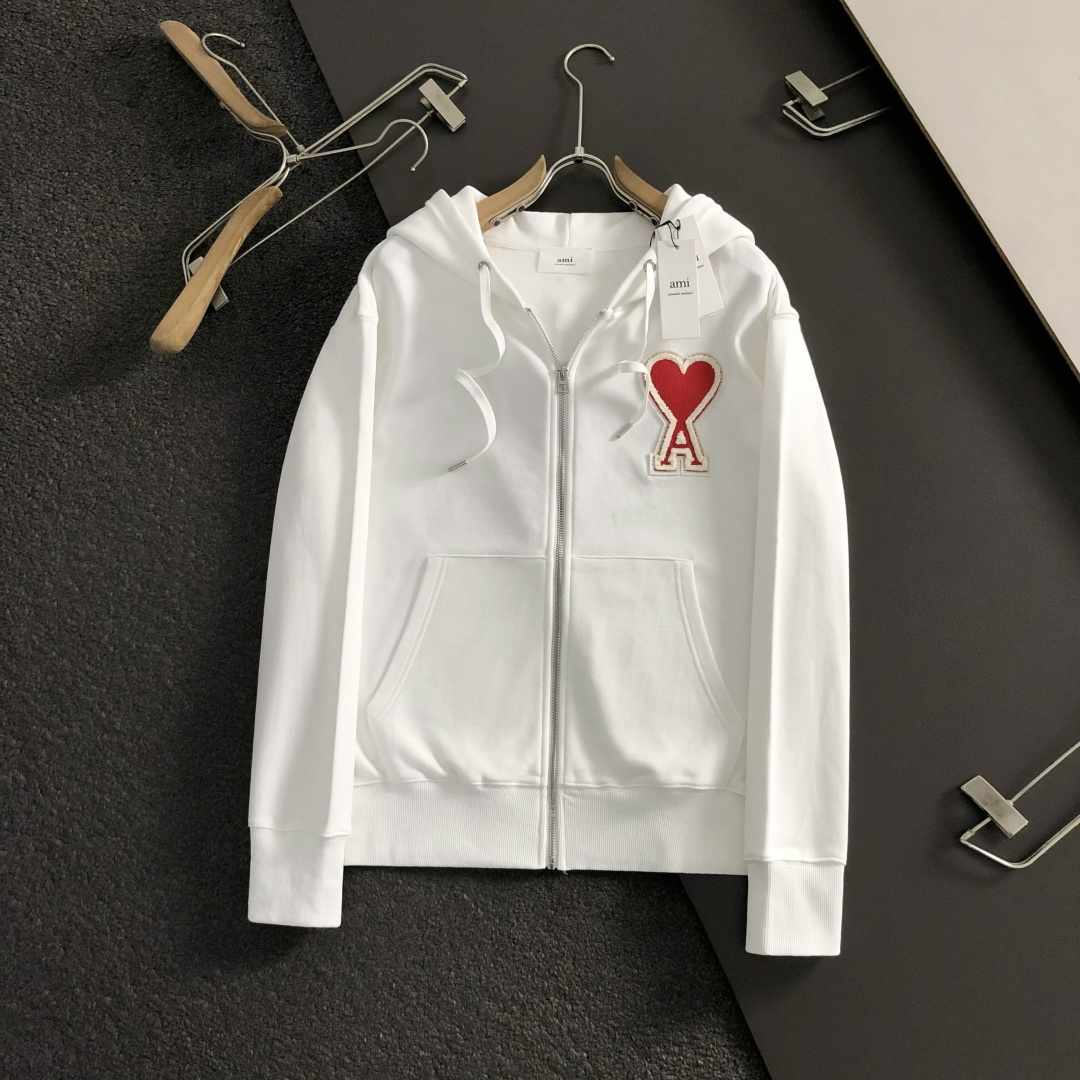Ami*合身版型S-Xl2025秋冬潮牌针织卫衣，以红色爱心提花融合点缀为主调，打破传统卫衣的单调感，彰