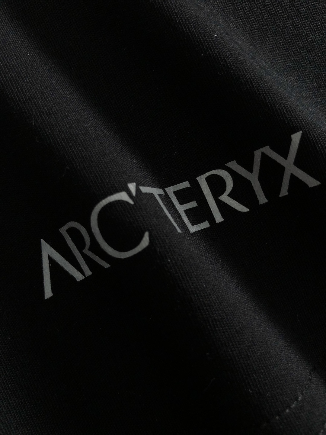 Szn*拉绒版型M-xxxl2025秋冬圆领打底衫，以字母元素点缀为主调，融入字母元素，打破传统卫衣的单