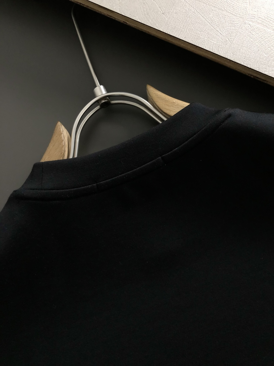 Szn*拉绒版型M-xxxl2025秋冬圆领打底衫，以字母元素点缀为主调，融入字母元素，打破传统卫衣的单