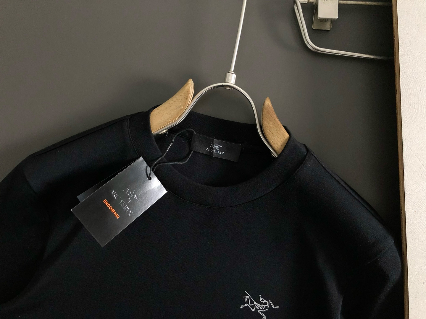 Szn*拉绒版型M-xxxl2025秋冬圆领打底衫，以字母元素点缀为主调，融入字母元素，打破传统卫衣的单