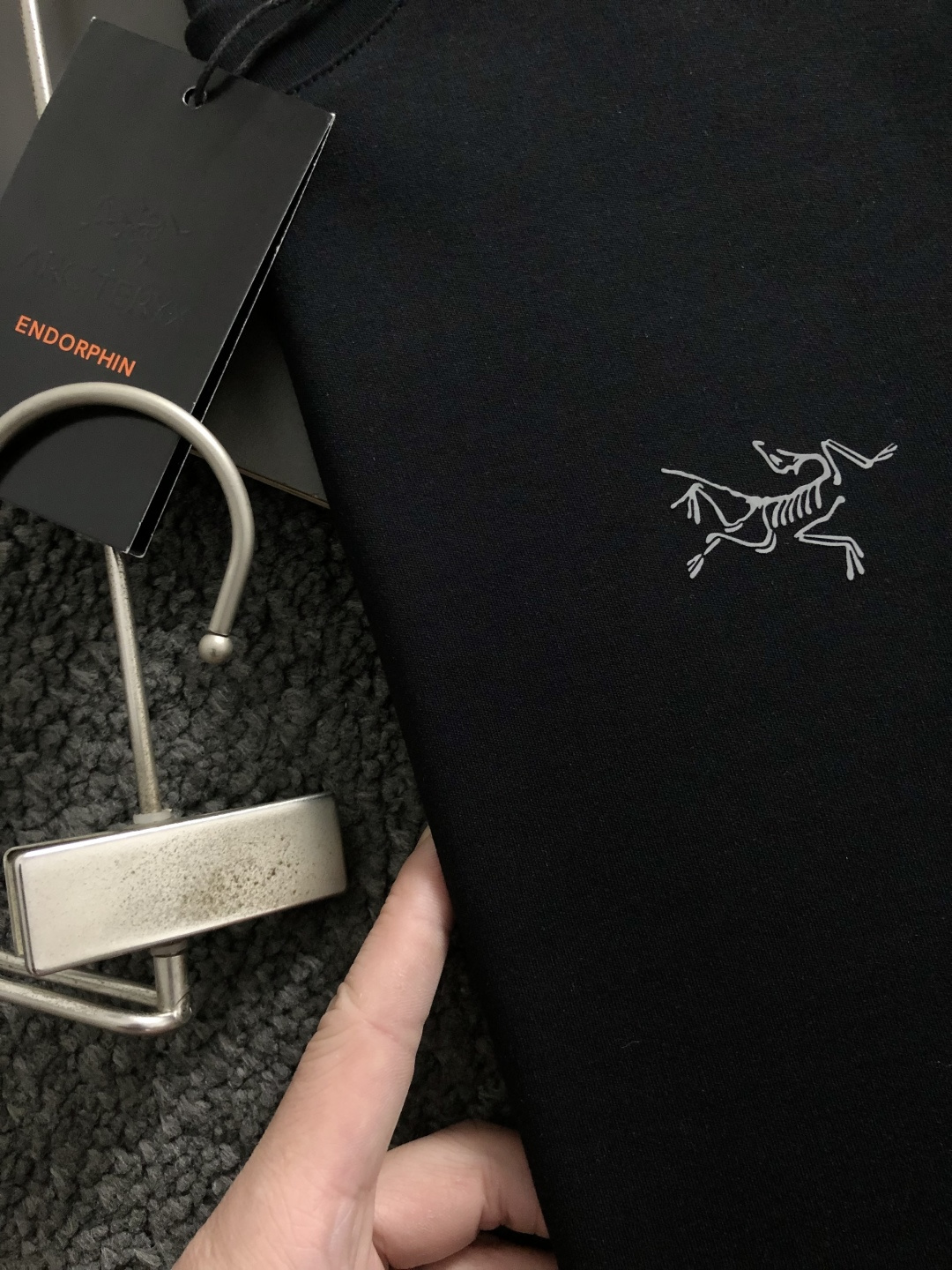 Szn*拉绒版型M-xxxl2025秋冬圆领打底衫，以字母元素点缀为主调，融入字母元素，打破传统卫衣的单