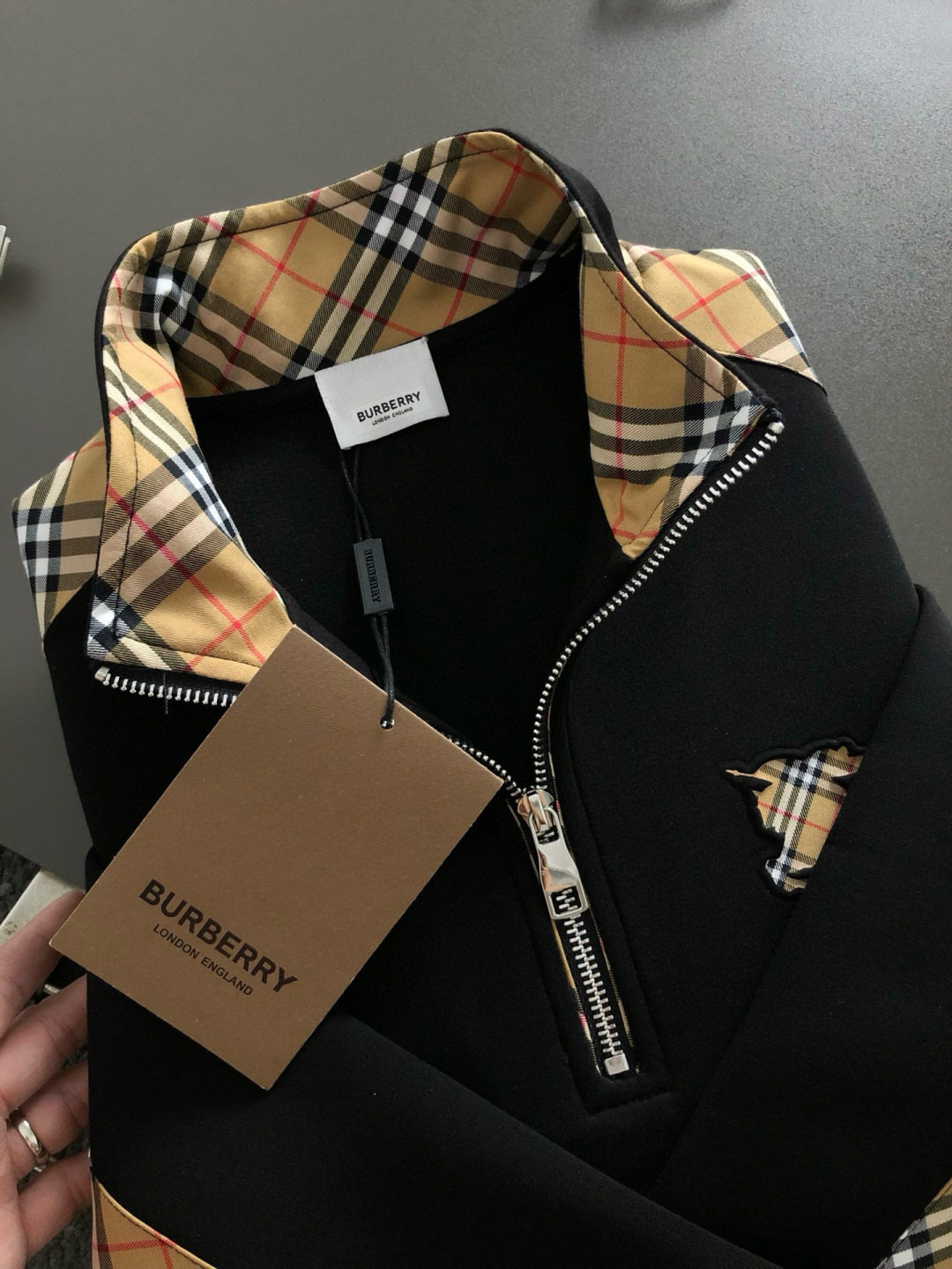 BBR*合身版型M-XXXL2025秋冬云柔系列拉链格纹融合骑士logo内里拉绒时尚百搭立领卫衣长袖，精