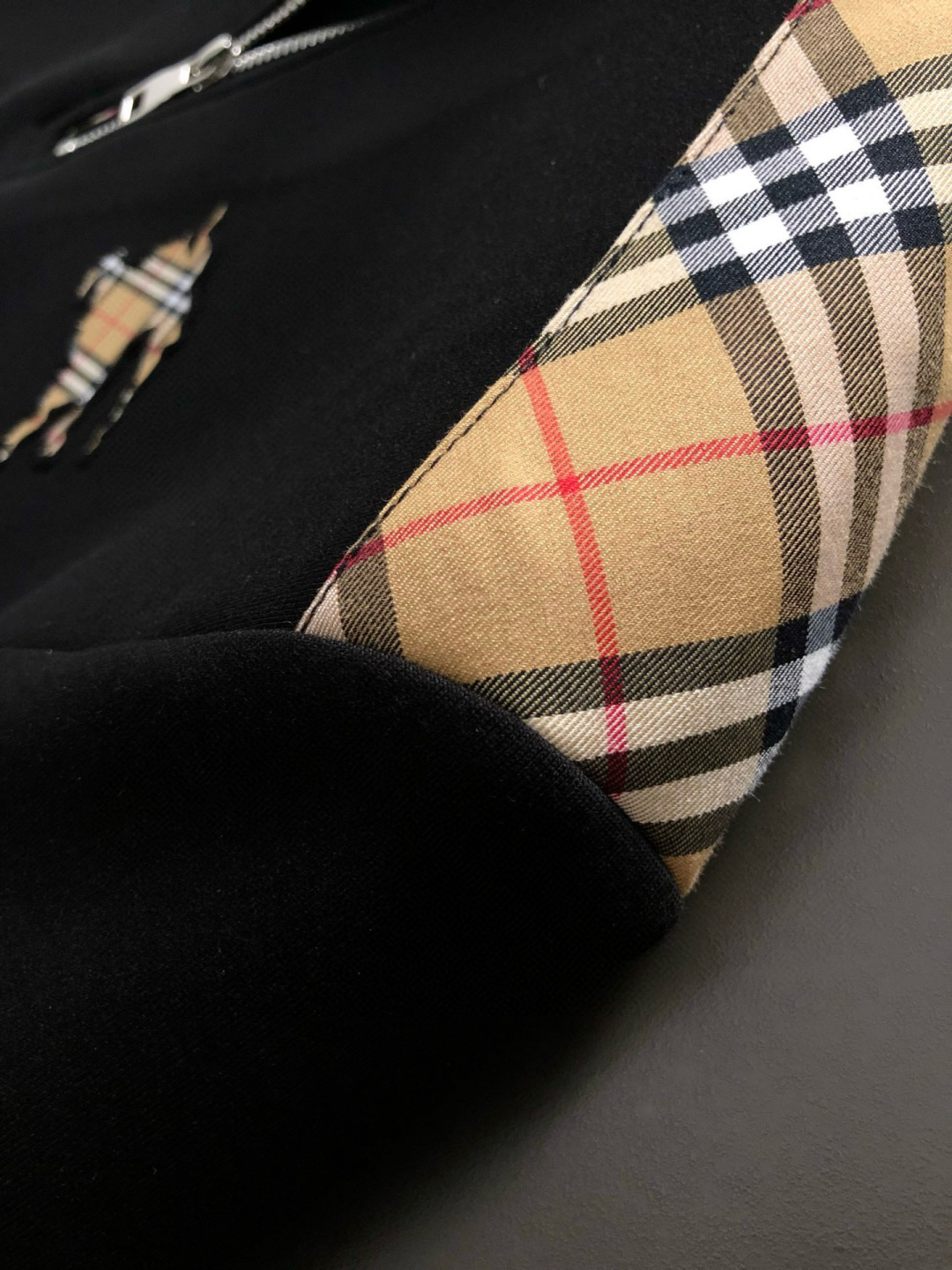 BBR*合身版型M-XXXL2025秋冬云柔系列拉链格纹融合骑士logo内里拉绒时尚百搭立领卫衣长袖，精