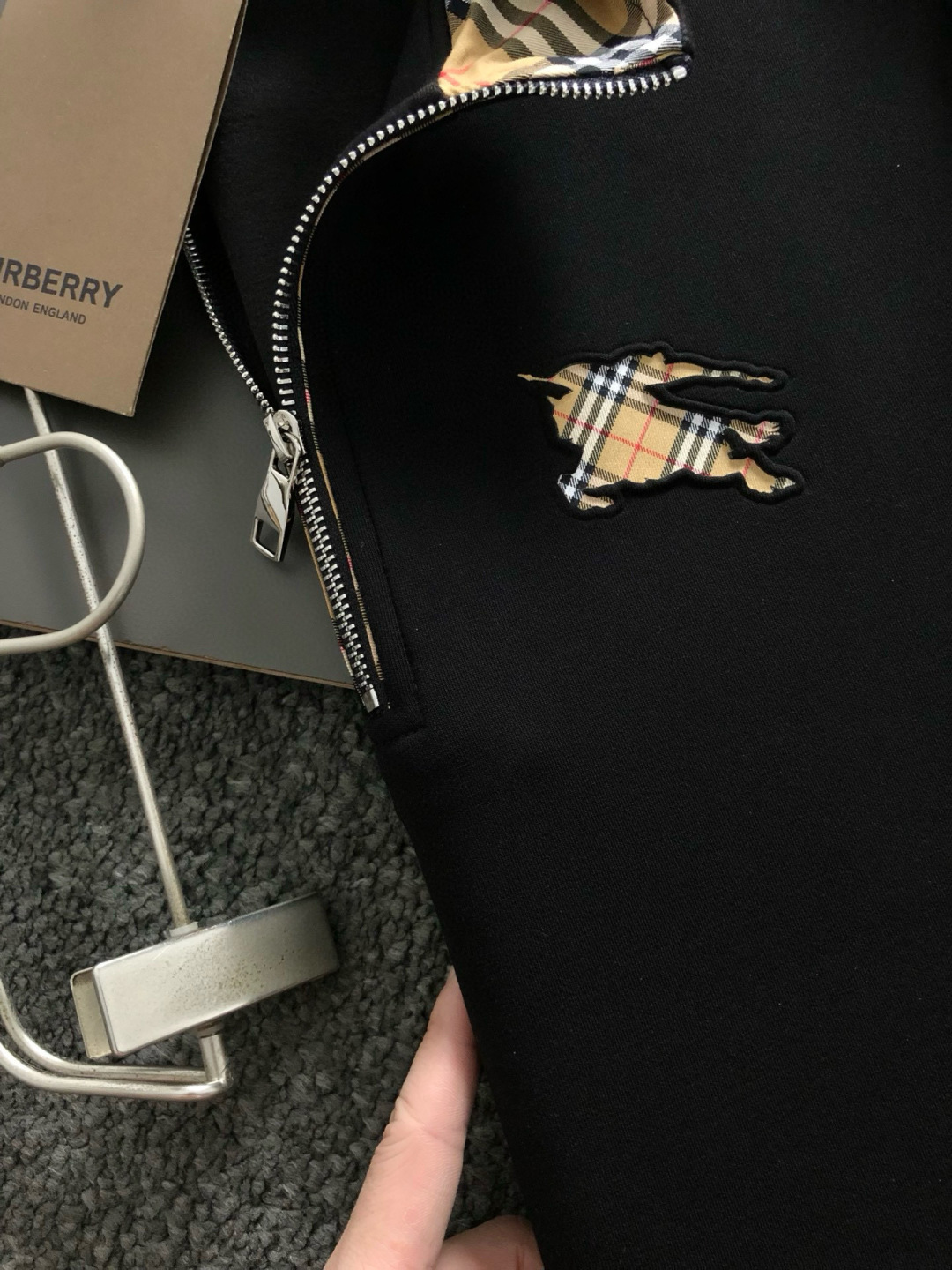 BBR*合身版型M-XXXL2025秋冬云柔系列拉链格纹融合骑士logo内里拉绒时尚百搭立领卫衣长袖，精