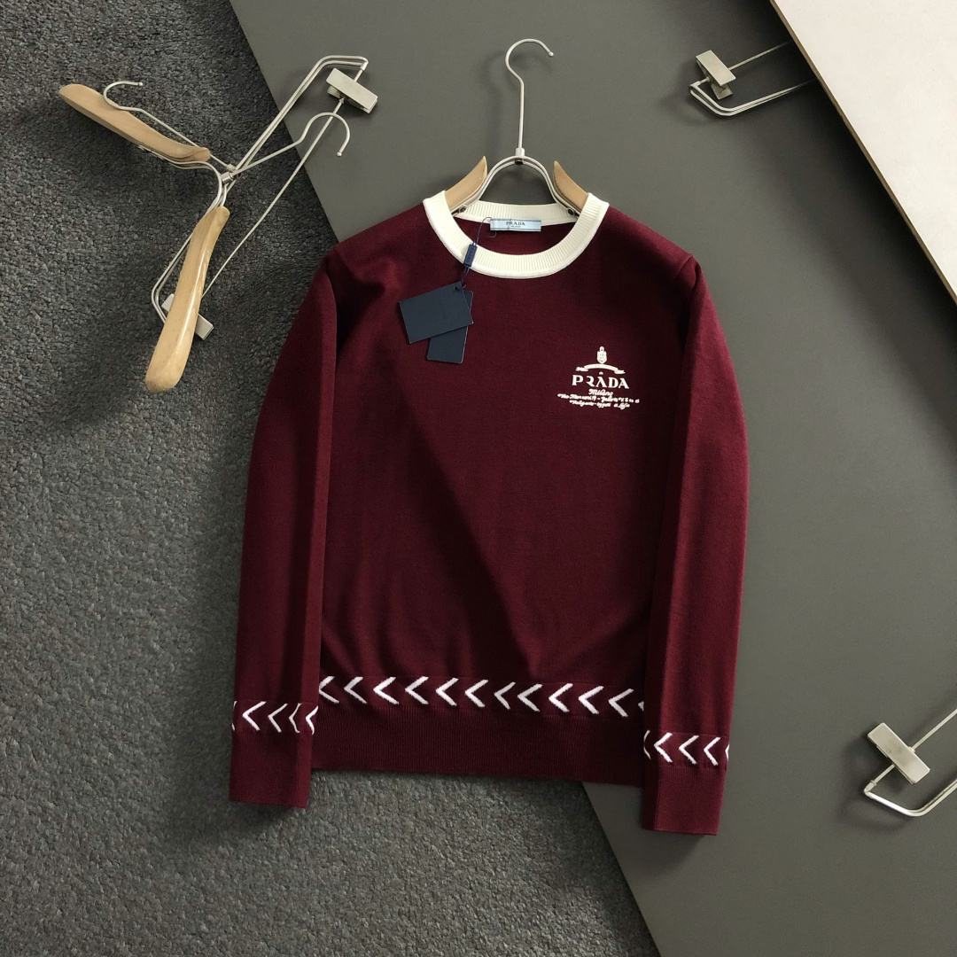 PRAD*合身版型M-xxxl2025秋冬潮牌撞色羊毛衫，以立体滴胶工艺元素融点缀为主调，巧妙融入挂毛箭