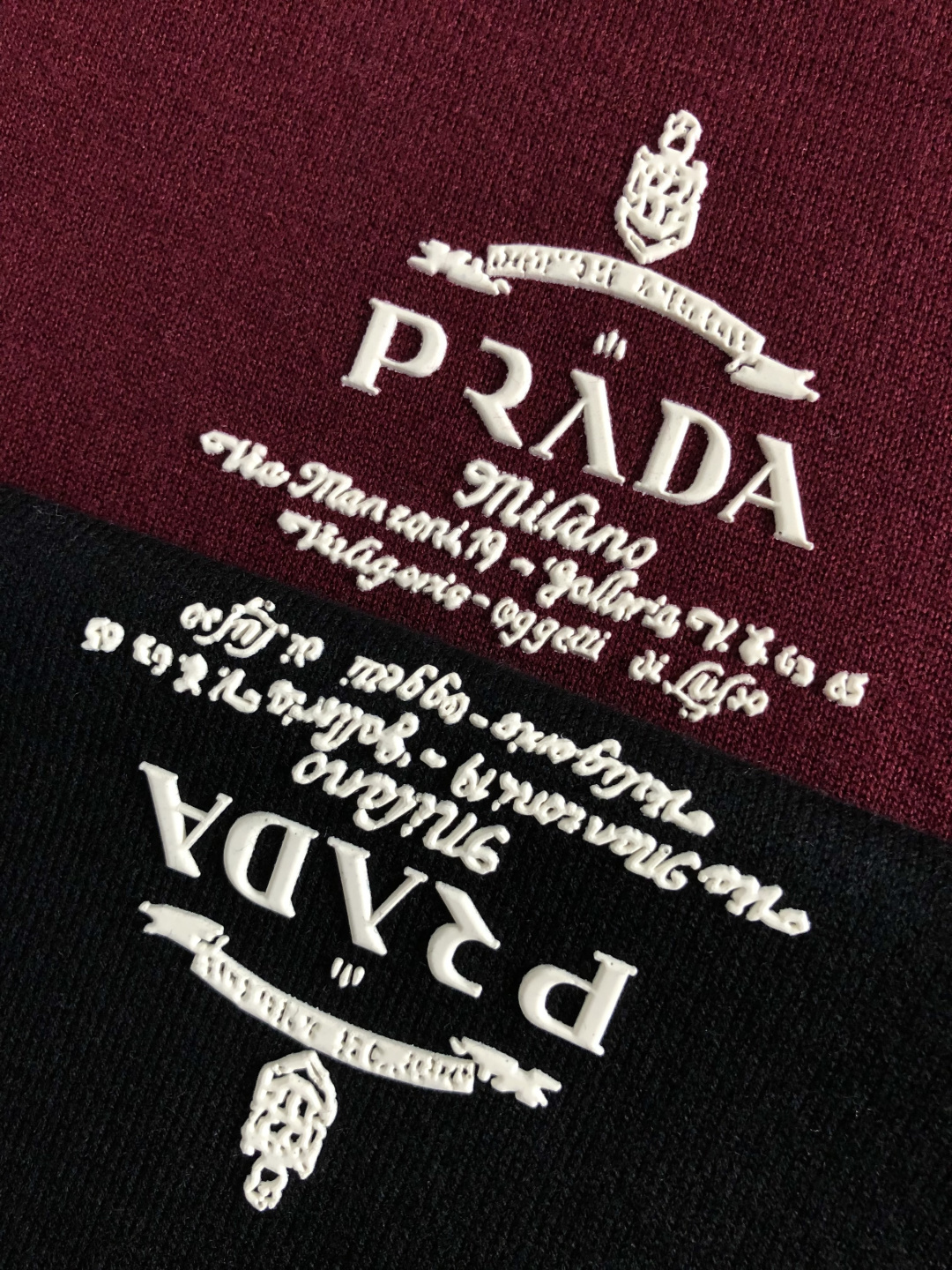 PRAD*合身版型M-xxxl2025秋冬潮牌撞色羊毛衫，以立体滴胶工艺元素融点缀为主调，巧妙融入挂毛箭