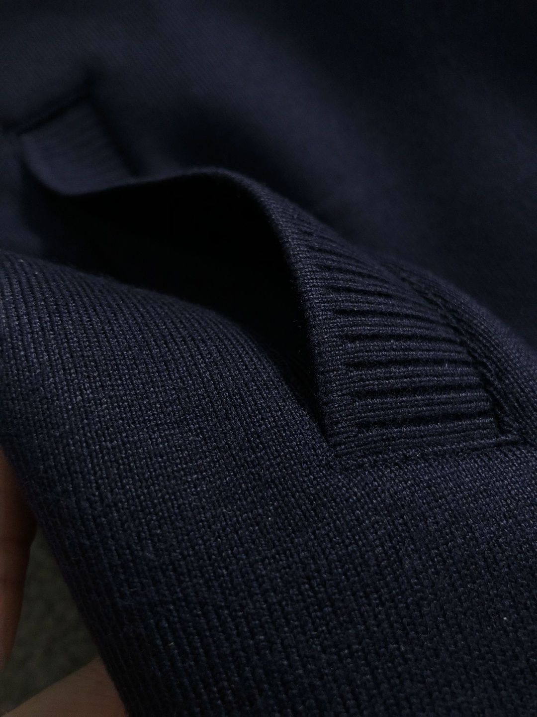 Dir*合身版型M-XXXl2025秋冬潮牌羊毛提花外套，以经典CD大元素融点缀为主调，巧妙专柜五金元素