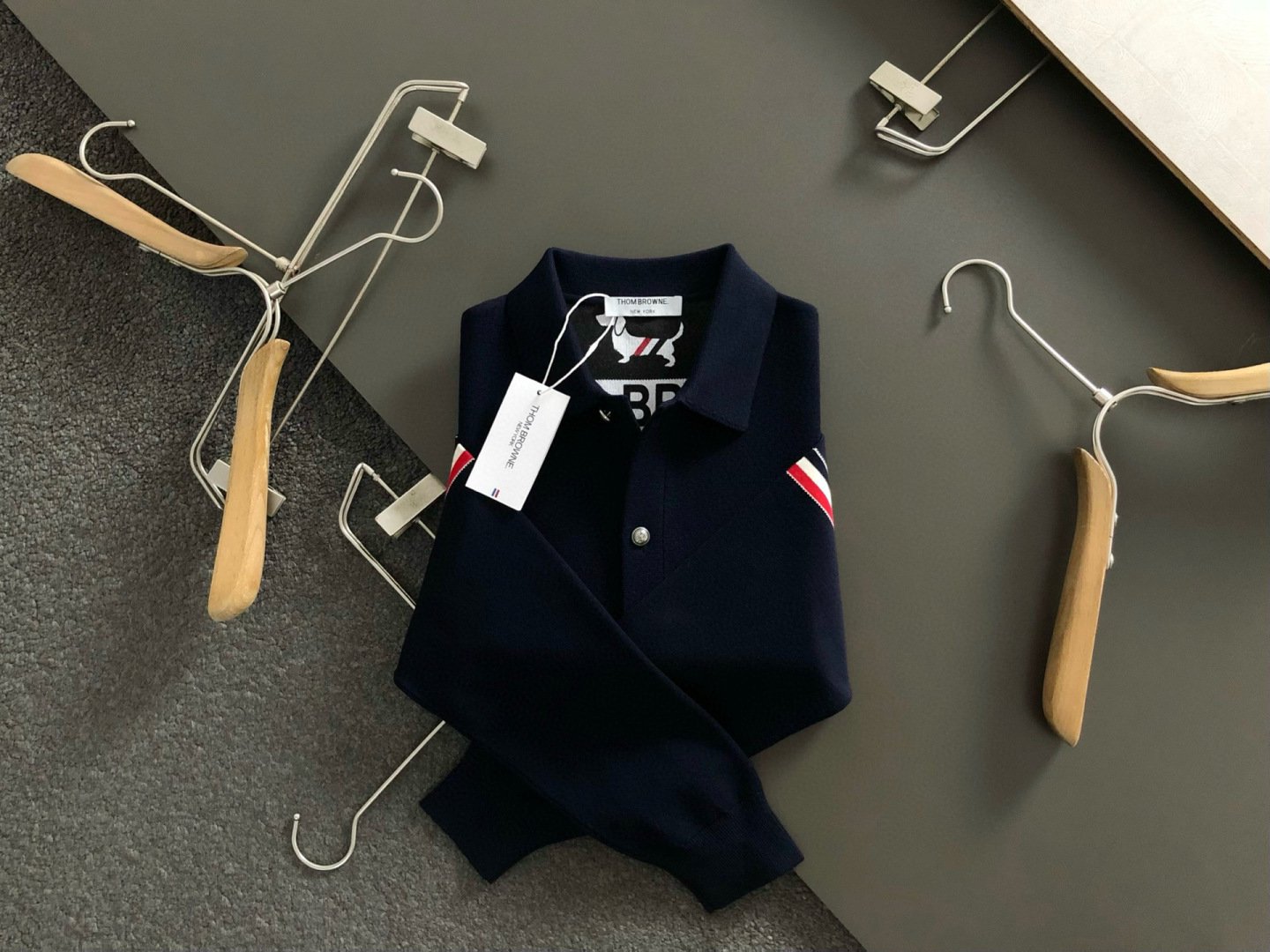 NO:596850,Tb*fitted version M-XXXL 2025 autumn and winter classic three-bar knitted wool button jacket, exquisite crafts counter fabrics, fusion of top elements, complete 3 standards, trendy men's fashion, incomparable in terms of upper body comfort and existence 170-135 (M) 175-150 (L) 178-160 (XL) 180-170 (XXL)  180-180(XXXL) your,,jackets & coats,alexander wang19860909Tb*合身版型M-XXXL 2025秋冬经典三杠针织羊毛纽扣外套,精致工艺专柜面料,顶级元素融合打造,3标齐全,潮男时尚,无论是上身舒适度还是都是无可比拟的存在 170-135(M) 175-150(L) 178-160(XL)180-170(XXL) 180-180(XXXL) your,,jackets & coats,alexander wang,Men's clothing