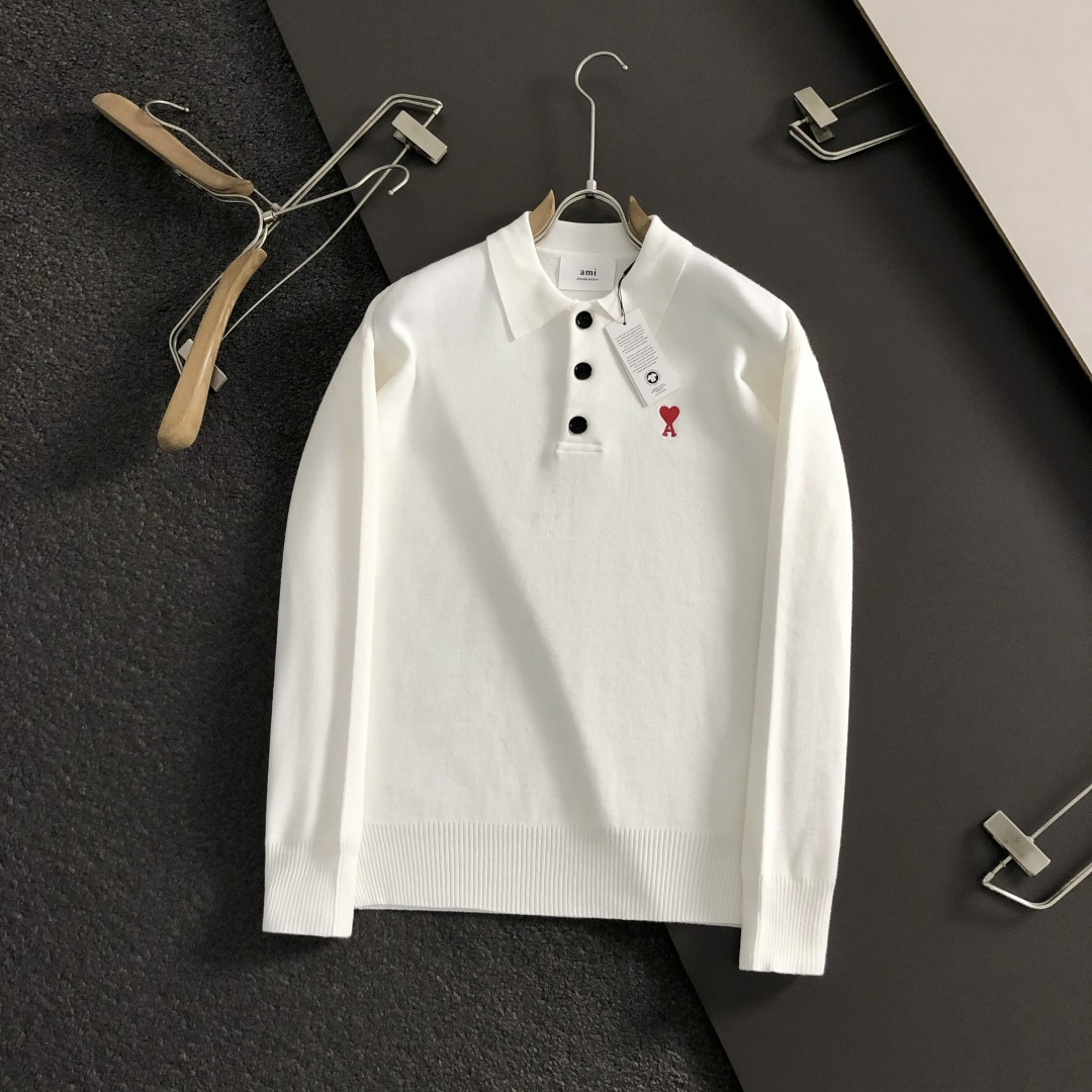 Ami*合身版型S-Xl2025秋冬潮牌针织套头衫，以红色爱心提花融合点缀为主调，打破传统针织衫的单调感