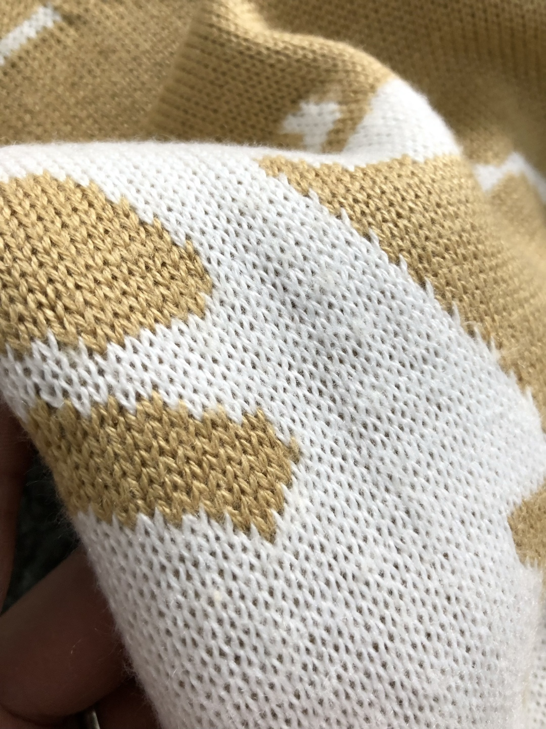 BBR*合身版型s-Xl2025秋冬圆领羊毛衫，以骑士字母提花点缀为主调，融入字母提花元素，打破传统羊毛