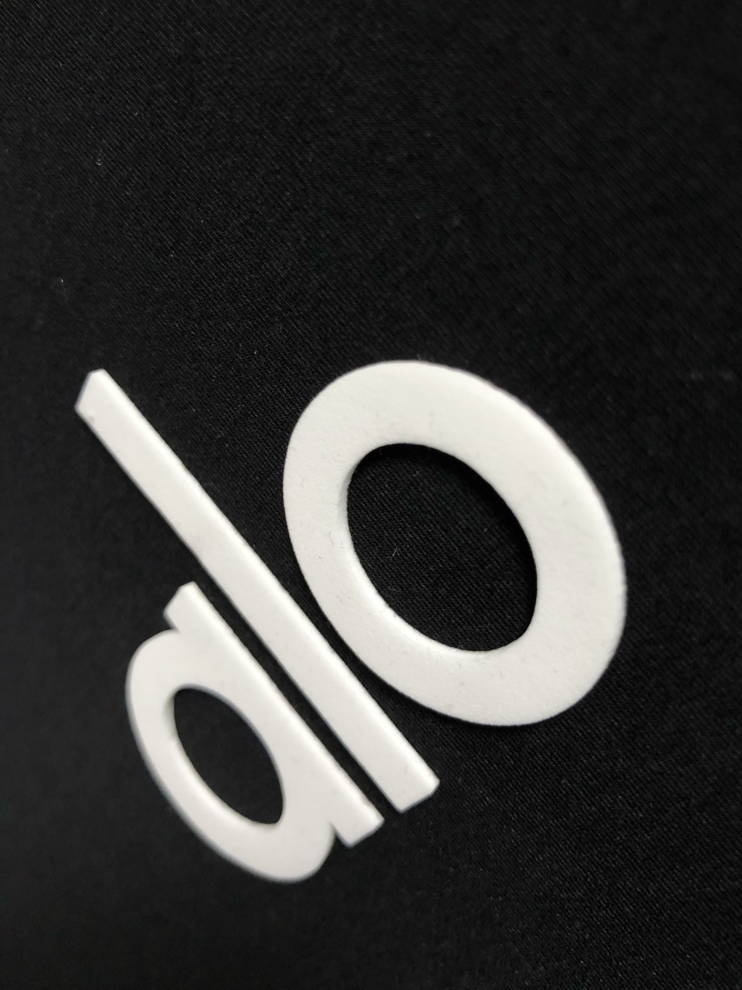 Alo*拉绒版型M-xxxl2025秋冬圆领打底衫，以字母元素点缀为主调，融入字母元素，打破传统卫衣的单