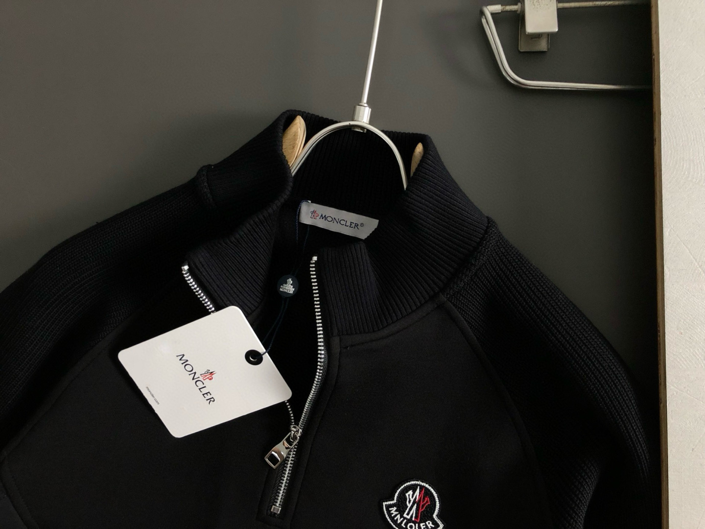 Mon*拉绒版型M-XXXL2025秋冬云柔系列双面料拼接简约百搭拉链logo贴标内里拉绒时尚百搭立领卫