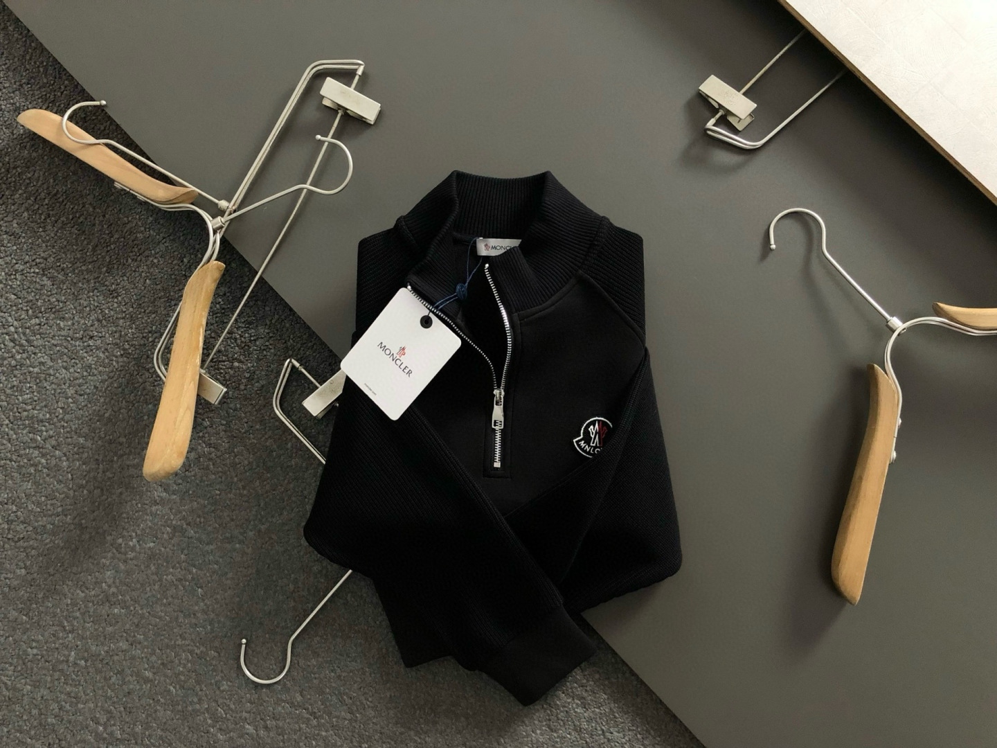 NO:598528,Mon* brushed version M-XXXL 2025 Autumn and Winter Yunrou series double fabric splicing simple versatile zipper logo patch inner brushed fashion versatile stand-up collar sweatshirt long sleeves, exquisite crafts counter fabrics, top-level elements are integrated to create, complete 3 labels, trendy men's fashion, both upper body comfort and unparalleled existence 170-135 (M) 175-150 (L)  178-160(XL)180-170(XXL) 180-180(XXXL) your,,hoodie,sweatshirts,alexander wang19860909Mon*拉绒版型M-XXXL 2025秋冬云柔系列双面料拼接简约百搭拉链logo贴标内里拉绒时尚百搭立领卫衣长袖,精致工艺专柜面料,顶级元素融合打造,3标齐全,潮男时尚,无论是上身舒适度还是都是无可比拟的存在 170-135(M) 175-150(L) 178-160(XL)180-170(XXL) 180-180(XXXL) your,,hoodie,sweatshirts,alexander wang,Men's clothing