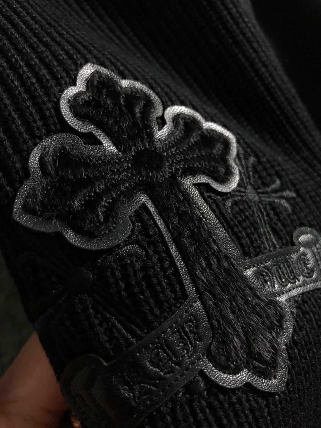 BBR*合身版型M-XXXL2025秋冬云柔系列针织拼接款十字马毛融合内里拉绒时尚百搭圆领卫衣长袖，精致