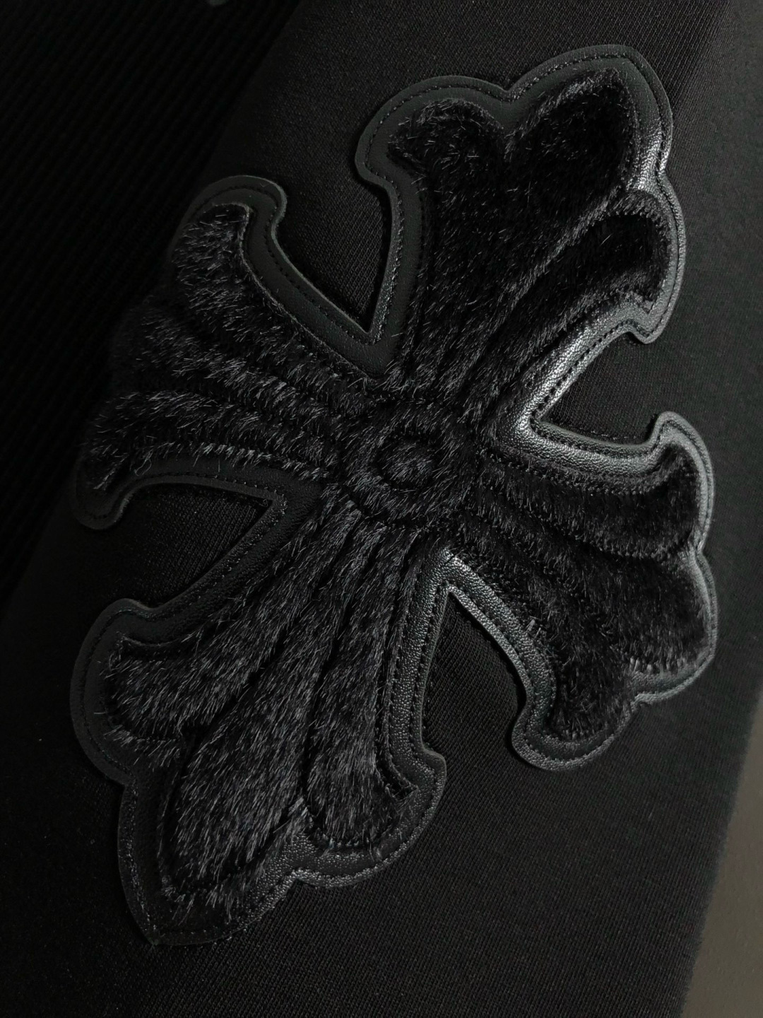 BBR*合身版型M-XXXL2025秋冬云柔系列针织拼接款十字马毛融合内里拉绒时尚百搭圆领卫衣长袖，精致