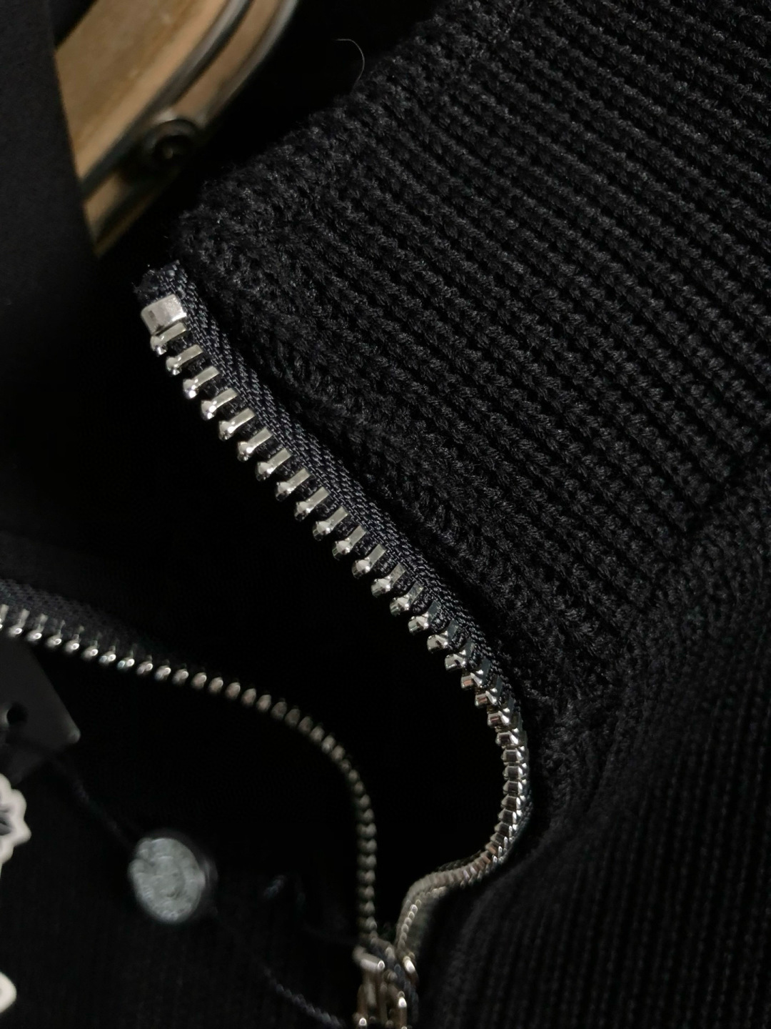 BBR*合身版型M-XXXL2025秋冬云柔系列针织拼接款十字马毛融合内里拉绒时尚百搭圆领卫衣长袖，精致