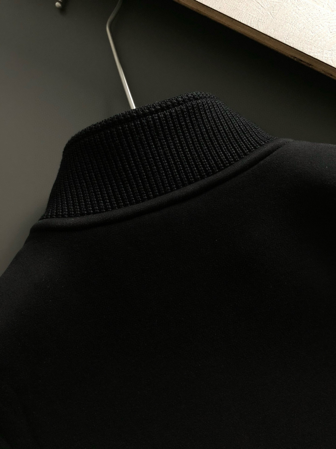 BBR*合身版型M-XXXL2025秋冬云柔系列针织拼接款十字马毛融合内里拉绒时尚百搭圆领卫衣长袖，精致