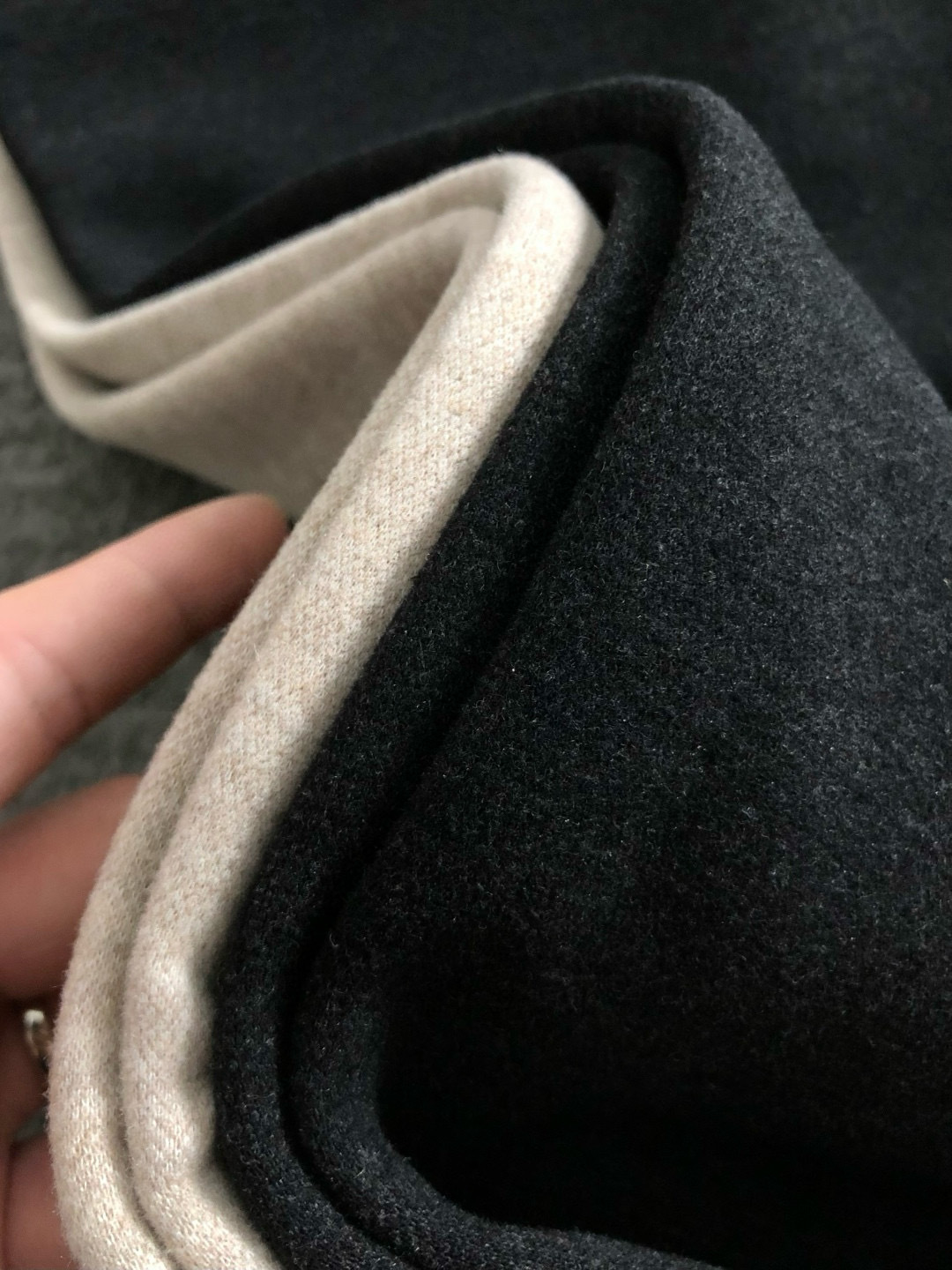 Zeg*合身版型29-362025秋冬老钱羊男休闲裤，以经典简约为主调，巧妙融入专柜五金辅料元素，打破传