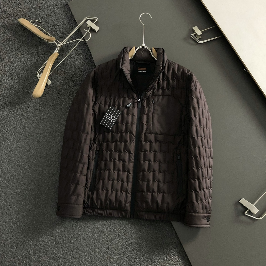 Zeg*合身版型48-5625新款新面料黑色格子简约羽绒服，融合百搭多拉链设计，内里格子布融合金属附件打