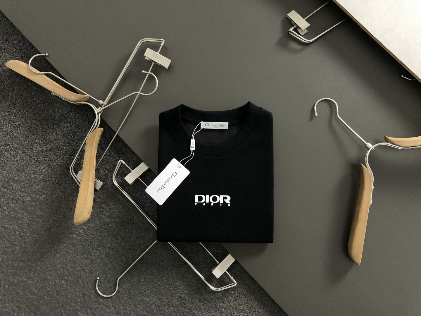 NO:622512,Dir* slightly wide version M-XXXL 2025 autumn and winter top versatile wool blended letter flocking short sleeves, exquisite crafts counter fabrics, top-notch elements, classic short sleeves complete with 3 labels, trendy men's fashion, both upper body comfort and unparalleled existence 170-135 (M) 175-150 (L) 178-165 (XL) 180-180 (XXL)  180-190(XXXL) your,,T-shirt,alexander wang19860909Dir*微宽版型M-XXXL 2025秋冬顶级百搭羊毛混纺字母植绒短袖,精致工艺专柜面料,顶级元素融合打造,经典短袖3标齐全,潮男时尚,无论是上身舒适度还是都是无可比拟的存在 170-135(M) 175-150(L) 178-165(XL)180-180(XXL) 180-190(XXXL) your,,T-shirt,alexander wang,Men's clothing