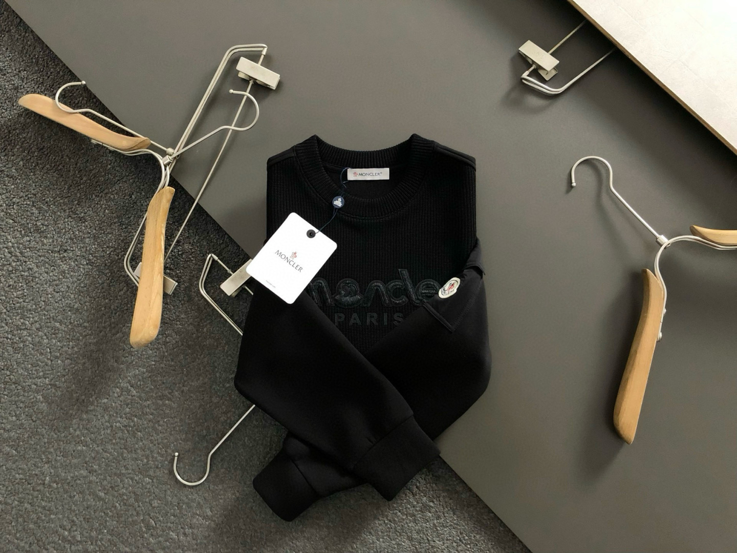 NO:627296,Mon* fit version M-XXXL 2025 Autumn and Winter Yunrou series knitted fabric spliced with leather horse hair lettering fusion lining brushed fashion versatile round neck pocket embroidered logo sweatshirt long sleeves, exquisite crafts counter fabrics, fusion of top elements, 3 labels complete, trendy men's fashion, both upper body comfort and unparalleled existence 170-135 (M) 175-150 (L)  178-160(XL)180-170(XXL) 180-180(XXXL) your,,hoodie,sweatshirts,alexander wang19860909Mon*合身版型M-XXXL 2025秋冬云柔系列针织面料拼接贴皮马毛字母融合内里拉绒时尚百搭圆领口袋绣标卫衣长袖,精致工艺专柜面料,顶级元素融合打造,3标齐全,潮男时尚,无论是上身舒适度还是都是无可比拟的存在 170-135(M) 175-150(L) 178-160(XL)180-170(XXL) 180-180(XXXL) your,,hoodie,sweatshirts,alexander wang,Men's clothing