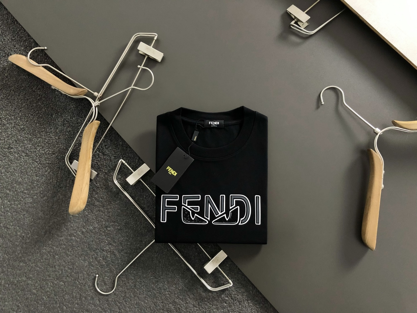 NO:648853,Fend* fit version S-XXl 25 autumn and winter letter monster embossed trendy brand short sleeves, exquisite crafts counter fabrics, top-notch elements, complete 3 standards, trendy men's fashion, both upper body comfort and existence are unparalleled, it can be said to be a must-have in summer 170-135 (s) 175-150 (M) 178-160 (L) 180-170 (XL)  180-180(XXL),,fendi,T-shirt,alexander wang19860909Fend*合身版型S-XXl 25秋冬字母小怪兽压花潮牌短袖,精致工艺专柜面料,顶级元素融合打造,3标齐全,潮男时尚,无论是上身舒适度还是都是无可比拟的存在,可以说是夏日必备 170-135(s)175-150(M) 178-160(L)180-170(XL) 180-180(XXL),,fendi,T-shirt,alexander wang,Men's clothing