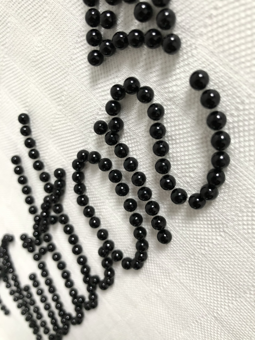 L牌*正码正牌S-Xl2026春夏短袖，棋盘格百搭为主调，巧妙融烫钻排列元素，打破传统短袖的单调感，彰显