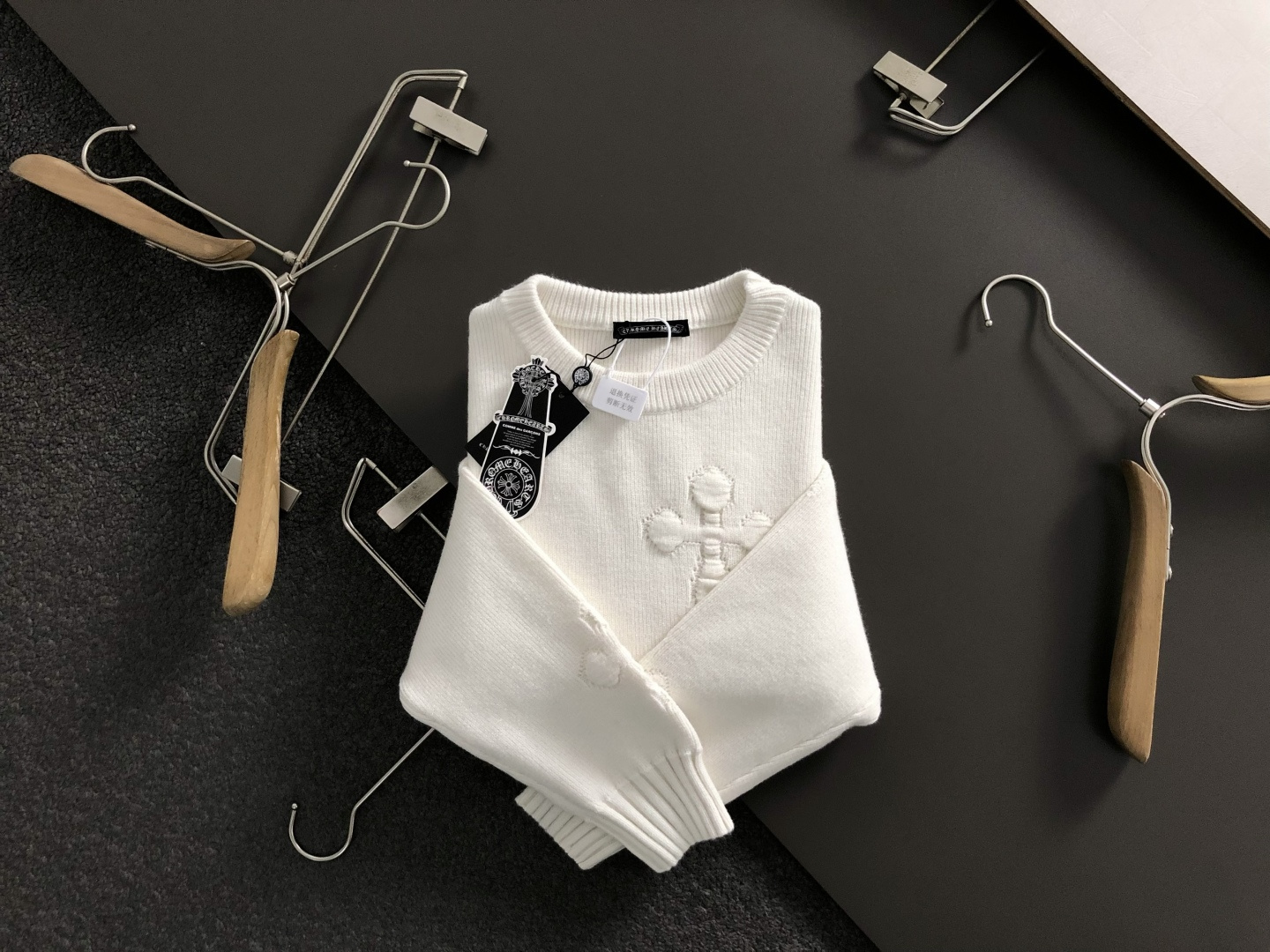 CH*卡码拍小S-Xl2025秋冬潮牌羊毛衫，以十字提花点缀为主调，巧妙十字元素，打破传统羊毛的单调感，