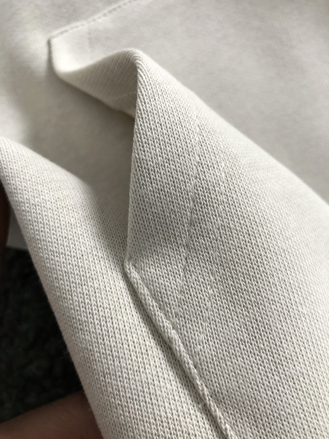 FEND套装版型M-XXXl2025秋冬潮牌印花拉链套装，以拉链口袋字母印花点缀为主调，巧妙融入经典配色