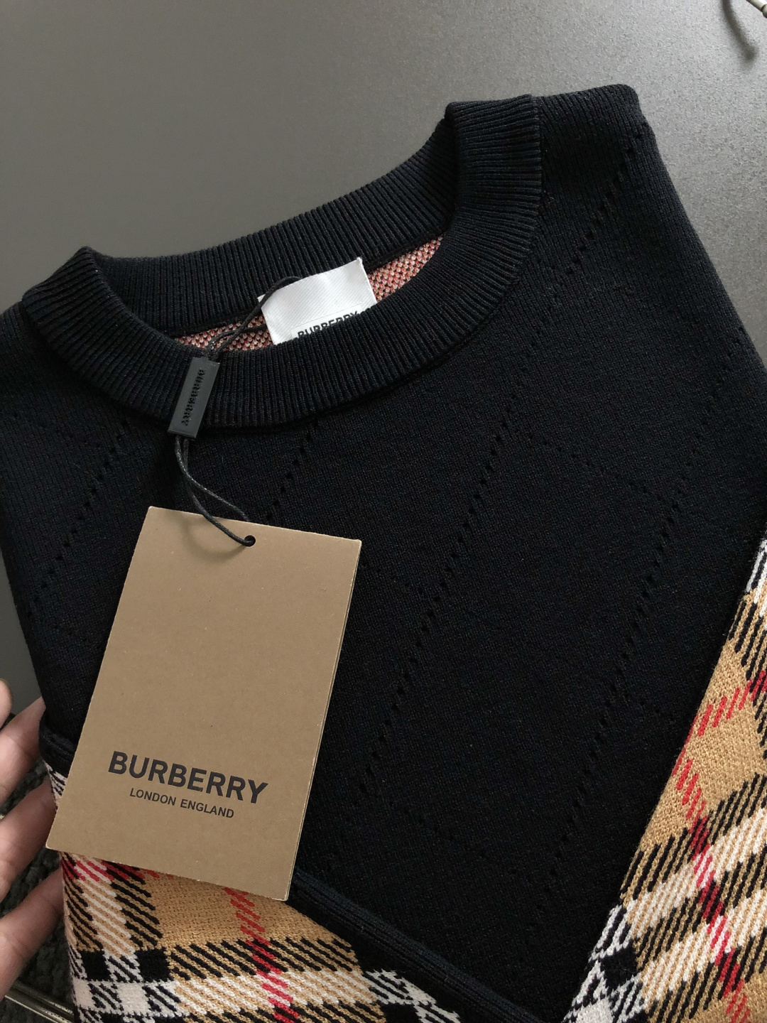 BBR**微宽版型M-xxxl2025秋冬格纹羊毛衫，以撞色格纹拼接工艺元素点缀为主调，巧妙镂空菱形格元