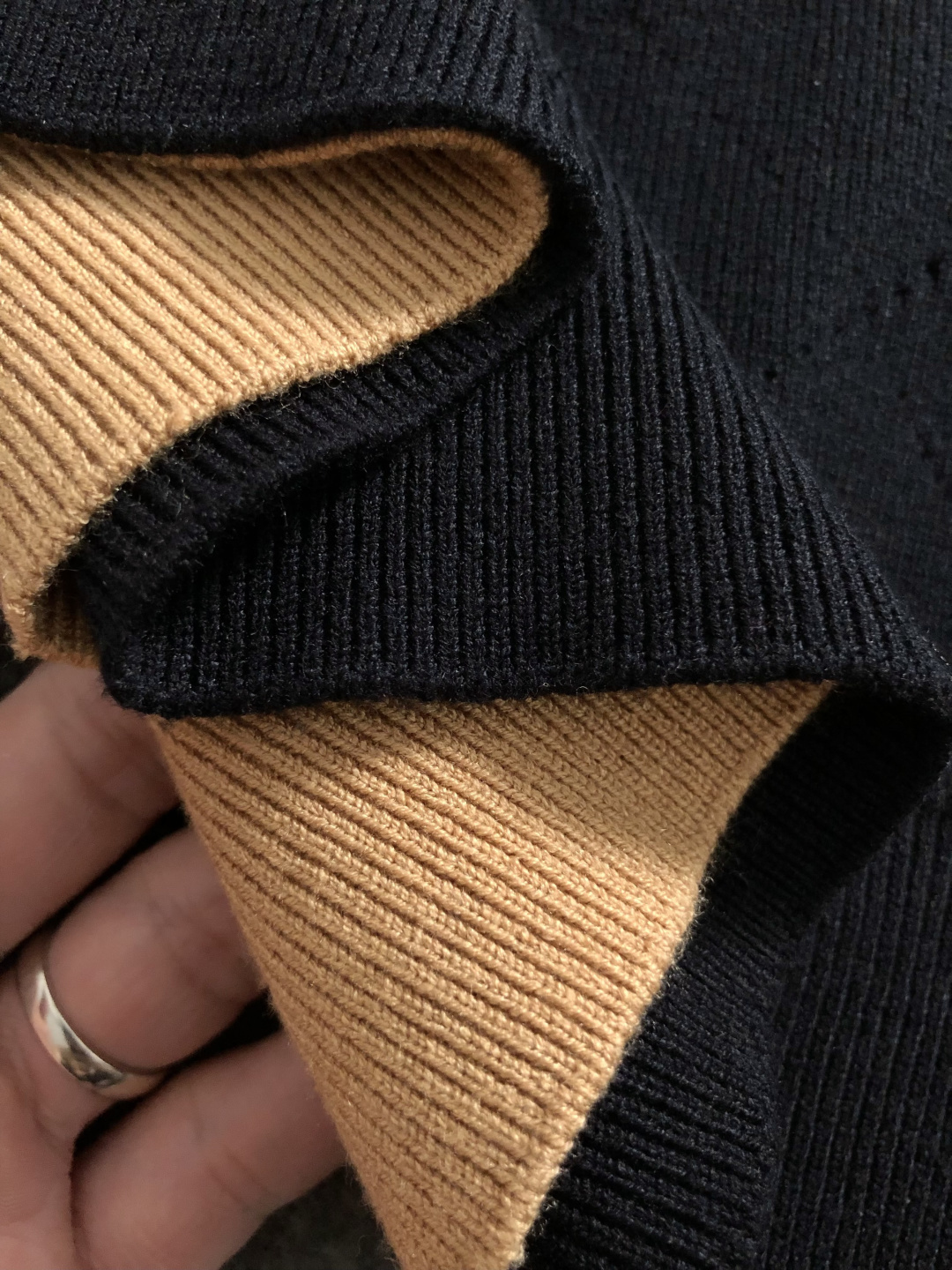 BBR**微宽版型M-xxxl2025秋冬格纹羊毛衫，以撞色格纹拼接工艺元素点缀为主调，巧妙镂空菱形格元