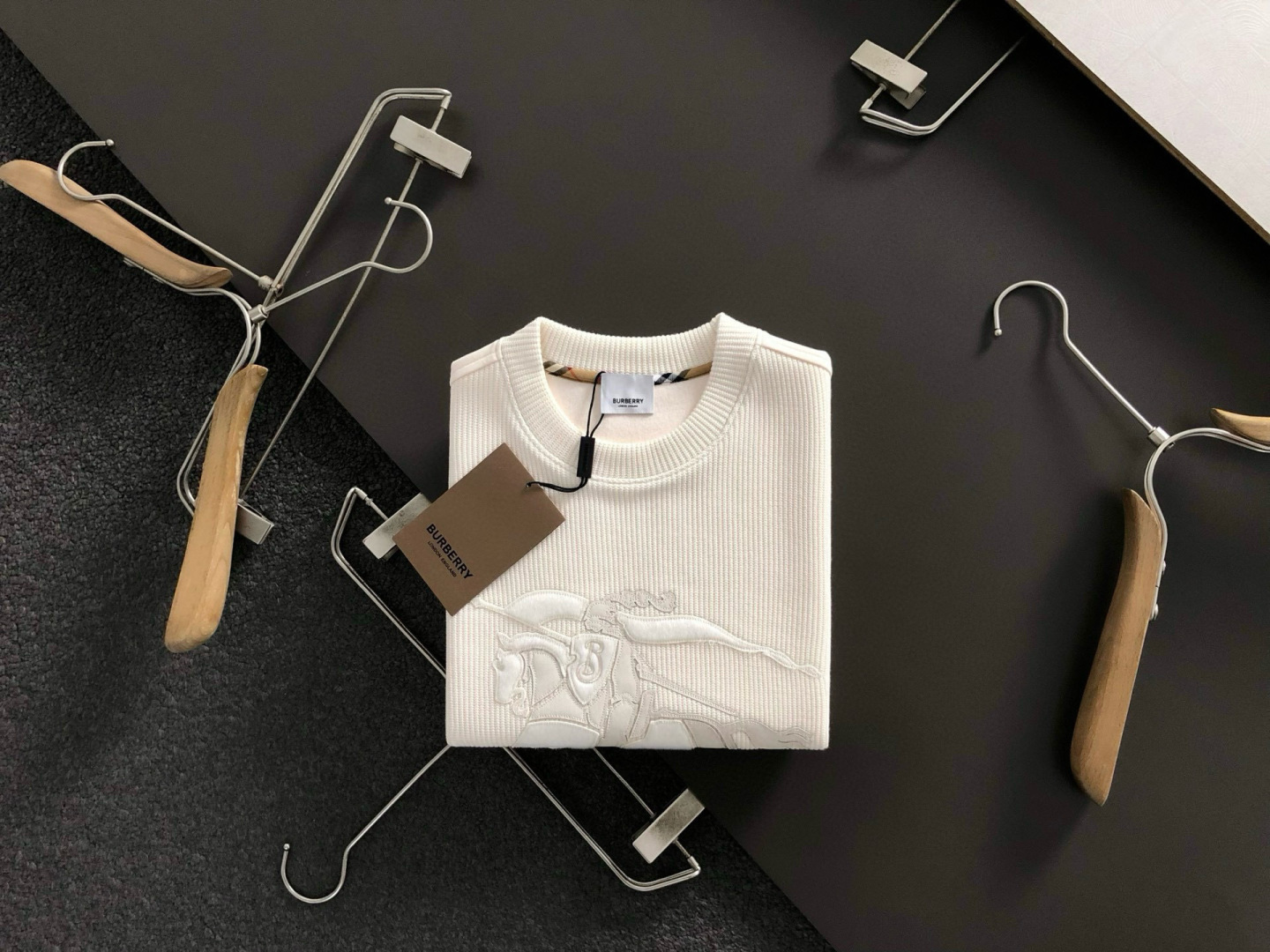 NO:684863,BBR* fit version M-XXXL 2025 Autumn and Winter Yunrou series knitted fabric spliced with leather horse hair fusion lining brushed fashion versatile round neck sweatshirt long sleeves, exquisite crafts counter fabrics, fusion of top elements, complete 3 standards, trendy men's fashion, both upper body comfort and unparalleled existence 170-135 (M) 175-150 (L)  178-160(XL)180-170(XXL) 180-180(XXXL) your,,hoodie,sweatshirts,19860909BBR*合身版型M-XXXL 2025秋冬云柔系列针织面料拼接贴皮马毛融合内里拉绒时尚百搭圆领卫衣长袖,精致工艺专柜面料,顶级元素融合打造,3标齐全,潮男时尚,无论是上身舒适度还是都是无可比拟的存在 170-135(M) 175-150(L) 178-160(XL)180-170(XXL) 180-180(XXXL) your,,hoodie,sweatshirts,,Men's clothing