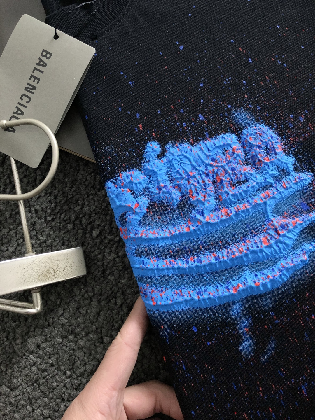 Ba*正码正牌S-Xl2026春夏短袖，重工涂鸦可乐款字母胶印为主调，巧妙融入油漆泼墨元素，打破传统短袖