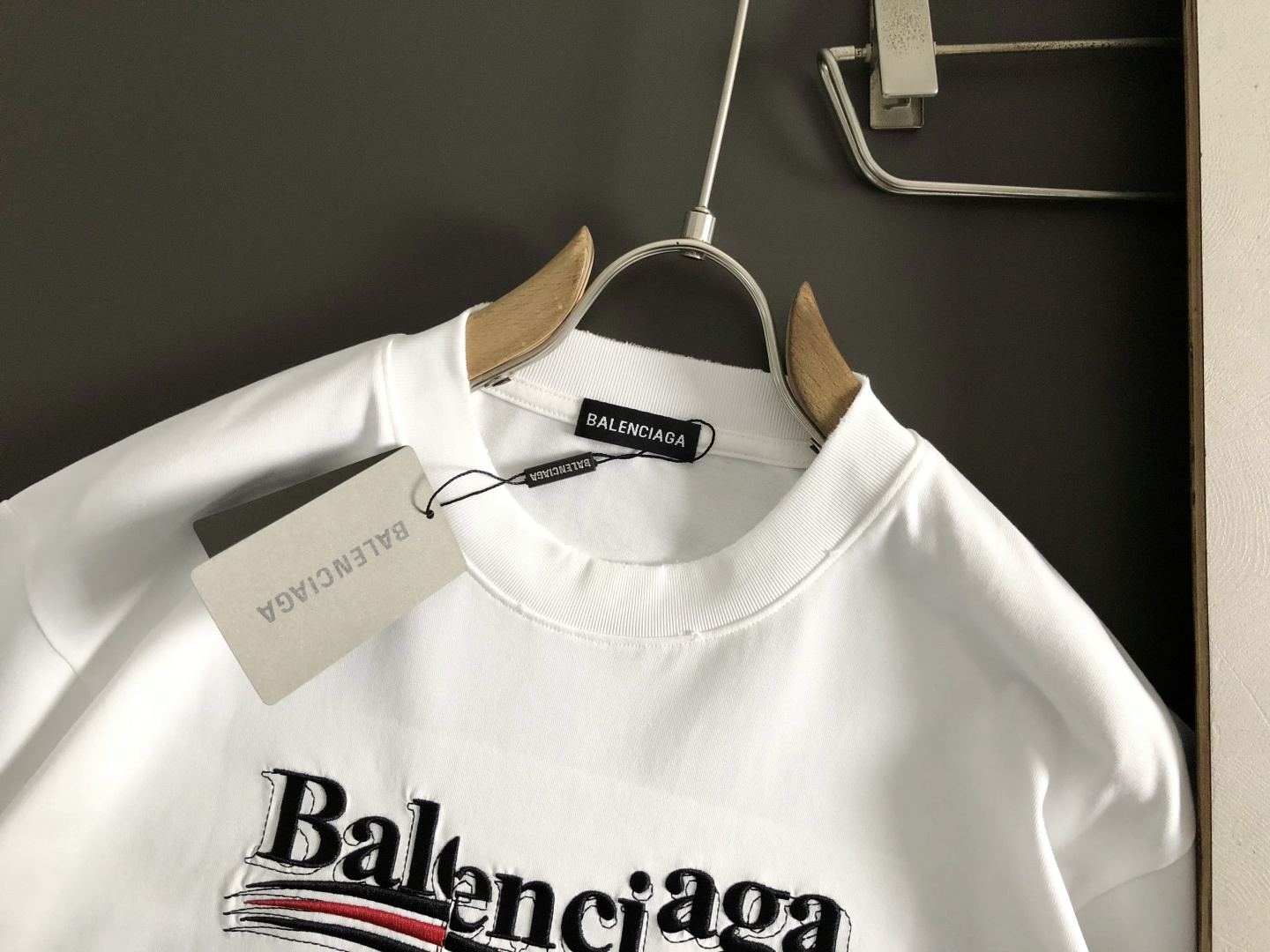 Ba*卡码拍小S-Xl2026春夏短袖，重工可乐款错位字母贴布绣为主调，巧妙融入最新流行元素，打破传统短