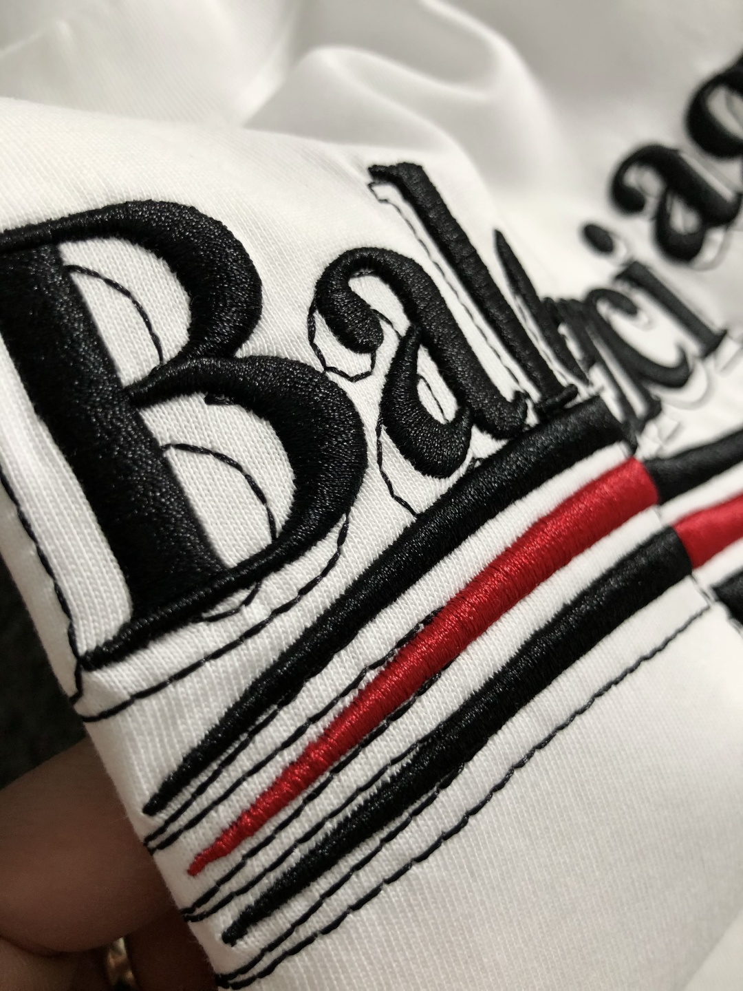 Ba*卡码拍小S-Xl2026春夏短袖，重工可乐款错位字母贴布绣为主调，巧妙融入最新流行元素，打破传统短